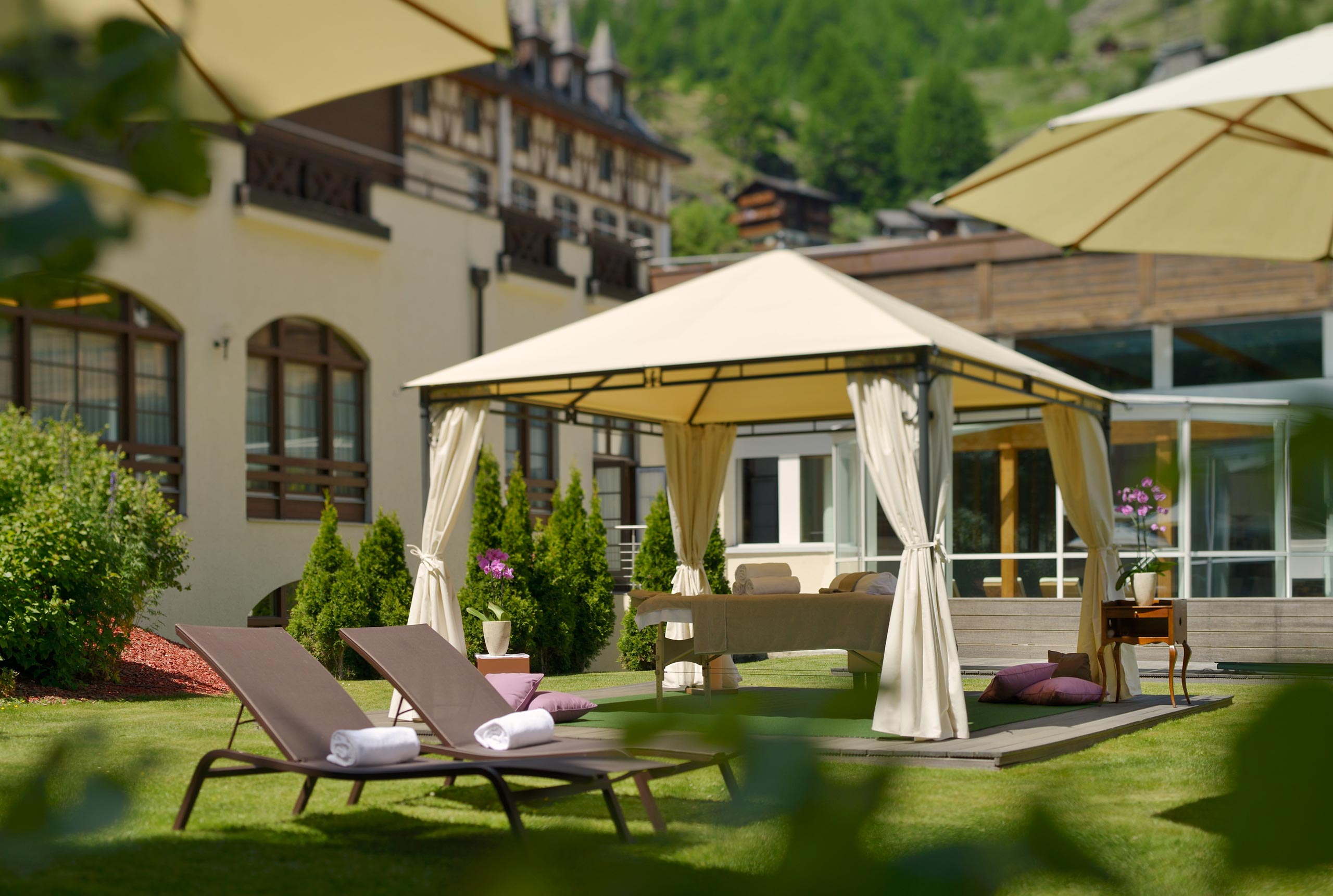 Mont Cervin Hotel Zermatt MCP Poolgarden 37 1